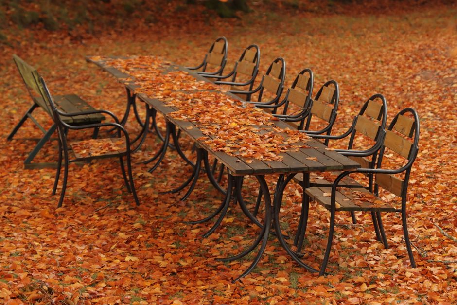 Uitklapbare bank in warme herfstkleuren.